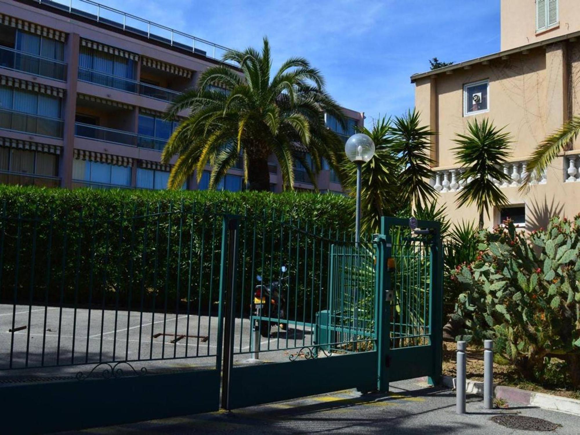 Studio Agreable Avec Loggia, Garage Et Plage A Proximite - 2 Couchages, Golfe-Juan - Fr-1-252-62 外观 照片